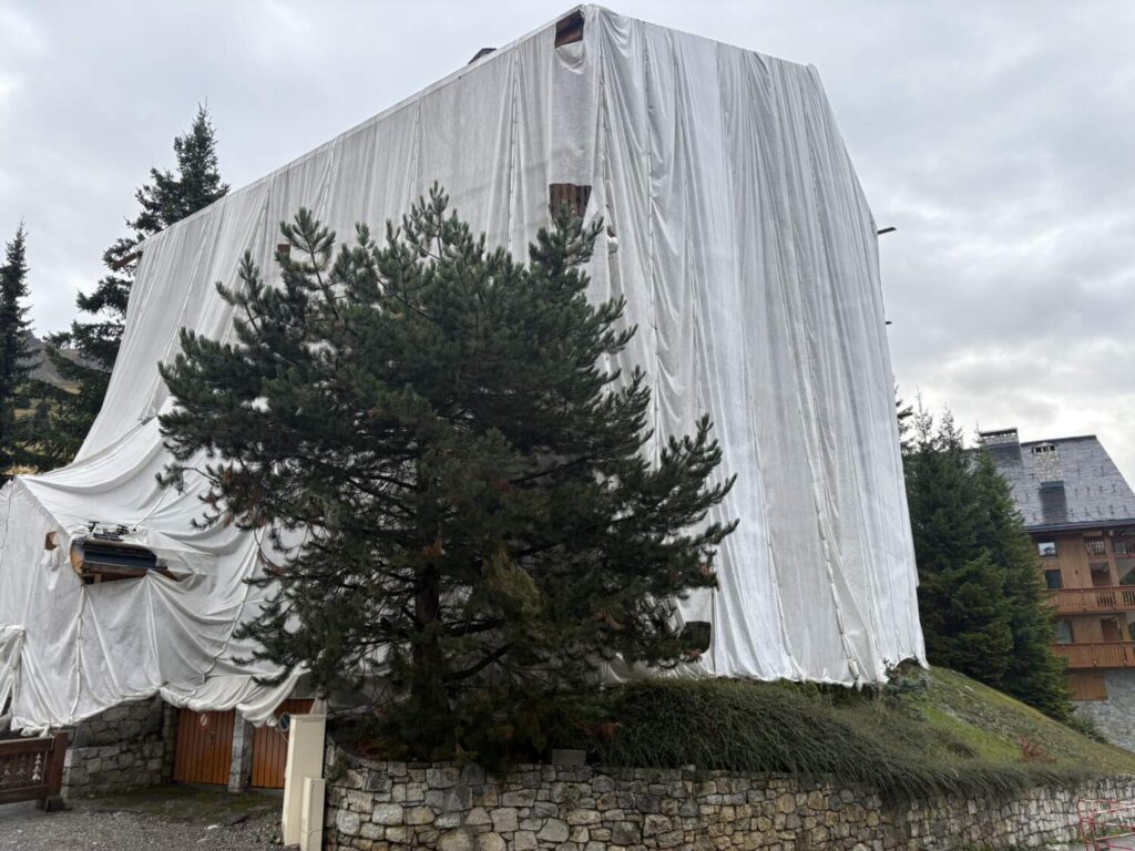 Mise en place d’un géotextile pour protéger un bâtiment